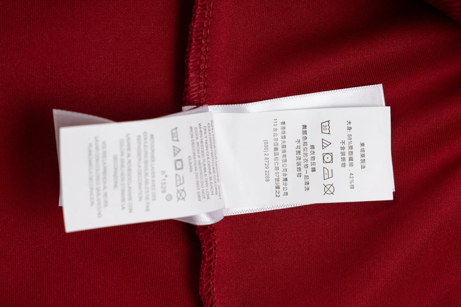 P236 #R95 Ralph Lauren/Ralph Lauren Twelve Color Pony🐎 Embroidered zipper cardigan jacket hooded sweatshirt This hooded sweatshirt is decorated with a simple style that represents Ralph Lauren. It is paired with a pony embroidery pattern. The three-dimensional solid color fabric and exquisite embroidery instantly set it off! Hooded sports design, loose and casual fit! The overall texture is very strong! Through the pictures, we can feel the thickness and texture of custom-woven and dyed threads. The workmanship is exquisite. They are shipped from major foreign trade factories. They are all made by masters with many years of experience. Everything is of high standards and requirements! Simple and versatile style ~ super delicate and soft, close to the body without being tied, all fabrics and accessories are original custom-made and of high quality! Perfectly reflects the brand’s sense of superiority! Standard cut, comfortable stretch, unrestricted movement! Highly practical, high-end and classy! Versatile style ~ can be paired with jeans or jogging pants. Ideal for transitioning from your morning commute to weekend events!  Color: Black with red label Black with white label Khaki Navy blue with red label Navy blue with white label White Light gray Dark gray Burgundy Army green Light blue Pink Size: S M L